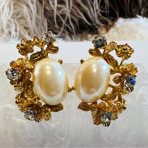 Gorgeous, goldtone, faux, pearl bling costume pierced vintage earrings - Picture 7 of 8